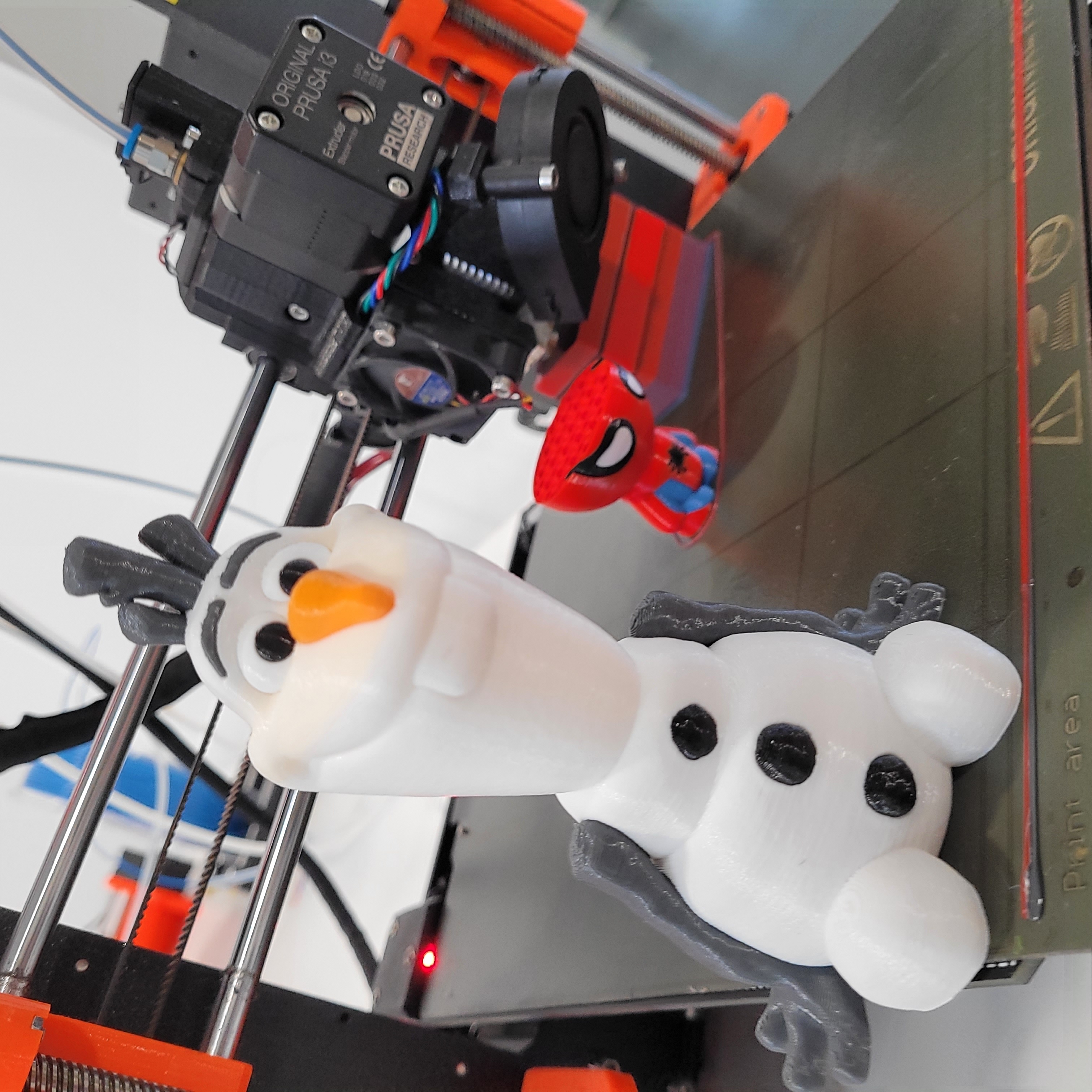 Nouvelle pépite, découvrez l’imprimante 3d, 5 couleurs